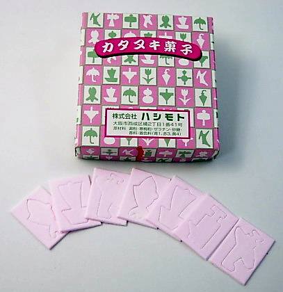 かたぬきかたぬきは　ちょっと硬くて甘いミント味の硬い板（食べられます）に　簡単な絵が彫られてます　